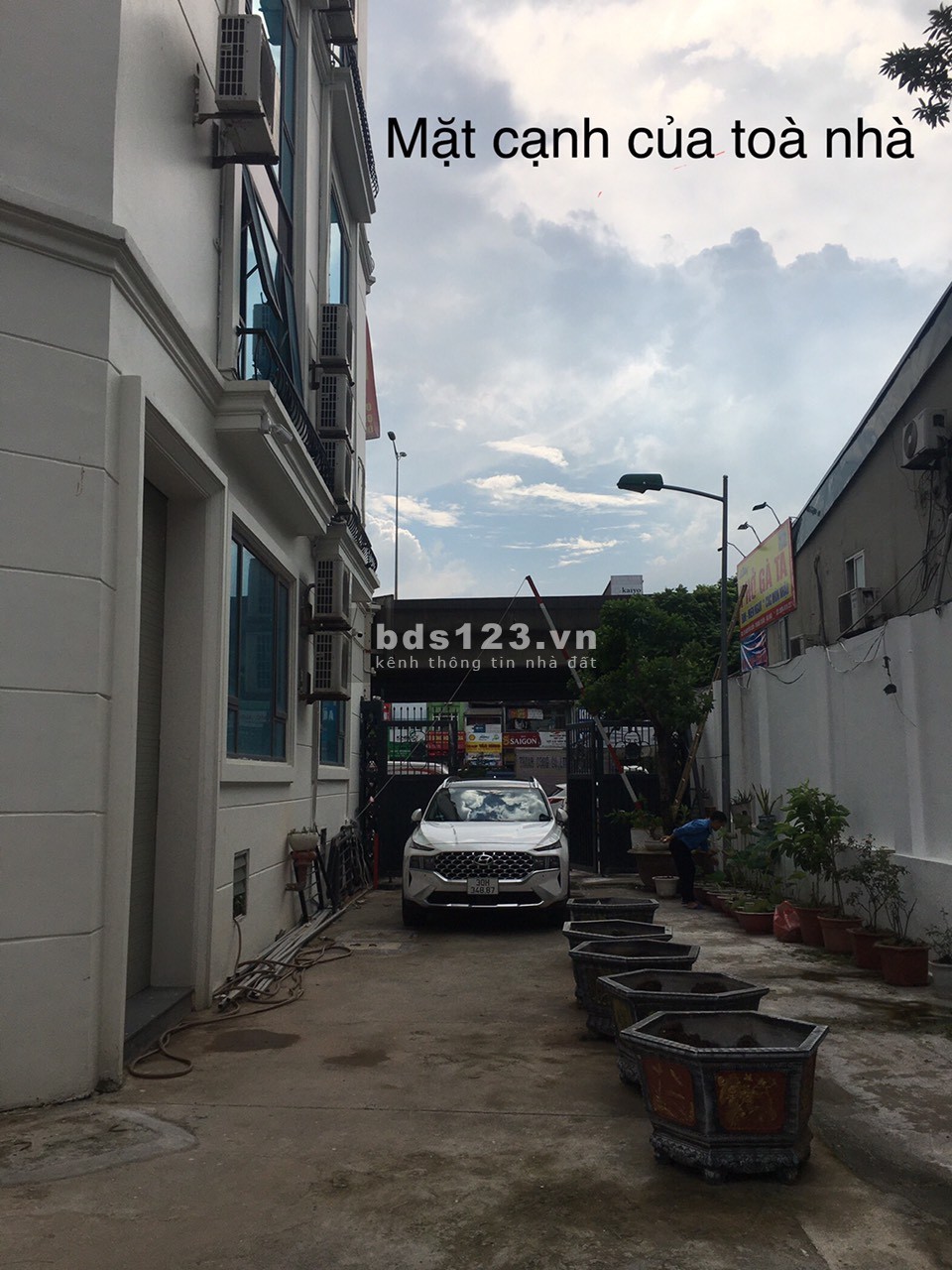 Cho thuê nhà văn phòng lô đất vàng mặt đường Nguyễn Xiển, sàn 130m2