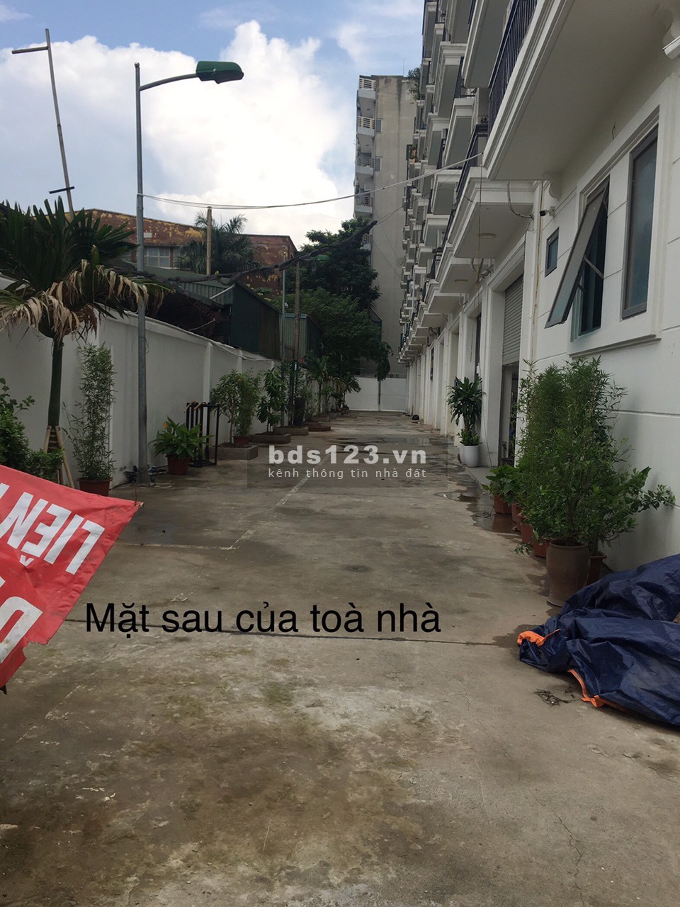 Cho thuê nhà văn phòng lô đất vàng mặt đường Nguyễn Xiển, sàn 130m2