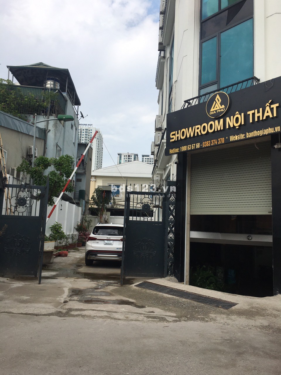 Cho thuê nhà văn phòng lô đất vàng mặt đường Nguyễn Xiển, sàn 130m2