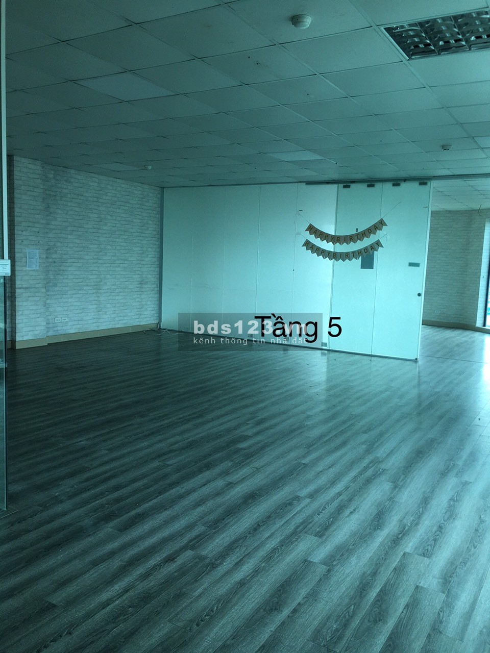 Cho thuê nhà văn phòng lô đất vàng mặt đường Nguyễn Xiển, sàn 130m2