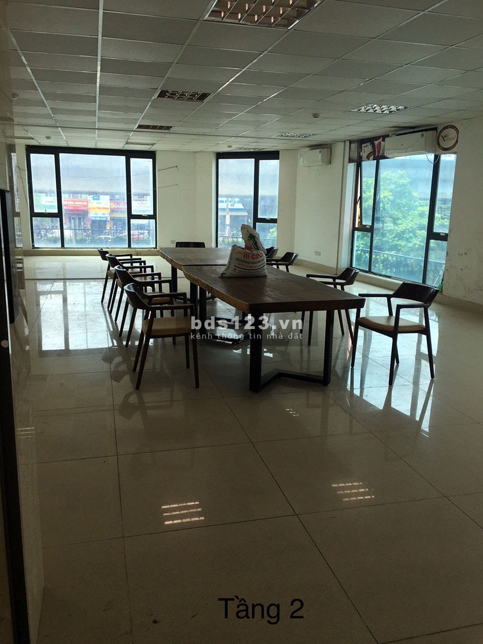 Cho thuê nhà văn phòng lô đất vàng mặt đường Nguyễn Xiển, sàn 130m2