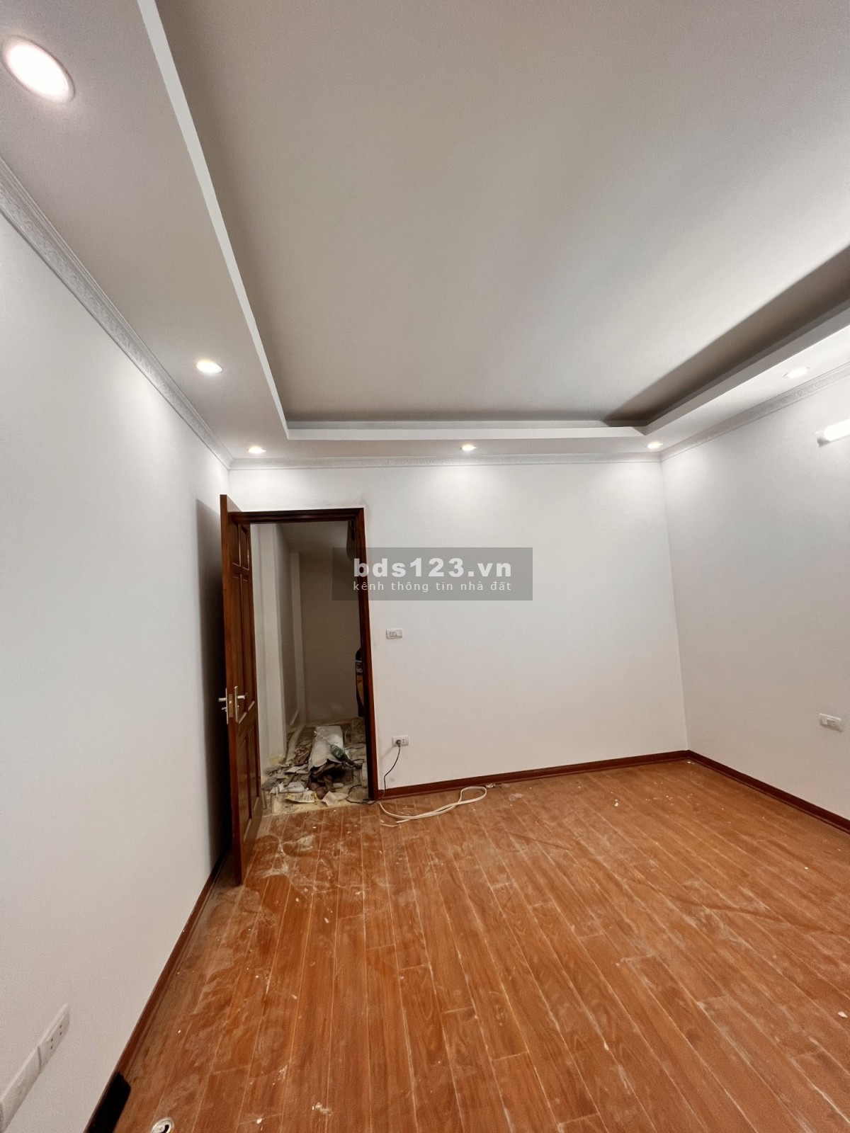 Cần bán nhà Ngõ 250 Khương Trung Quận Thanh Xuân 5 tầng mt 5m, giá 4,25 tỷ
