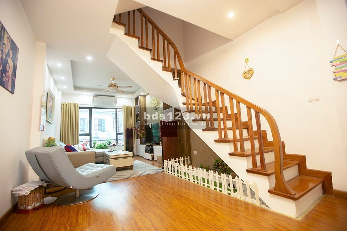 Bán nhà Ba Đình mới xây ba gác tránh nở hậu giếng trời tặng nội thất sổ chính chủ