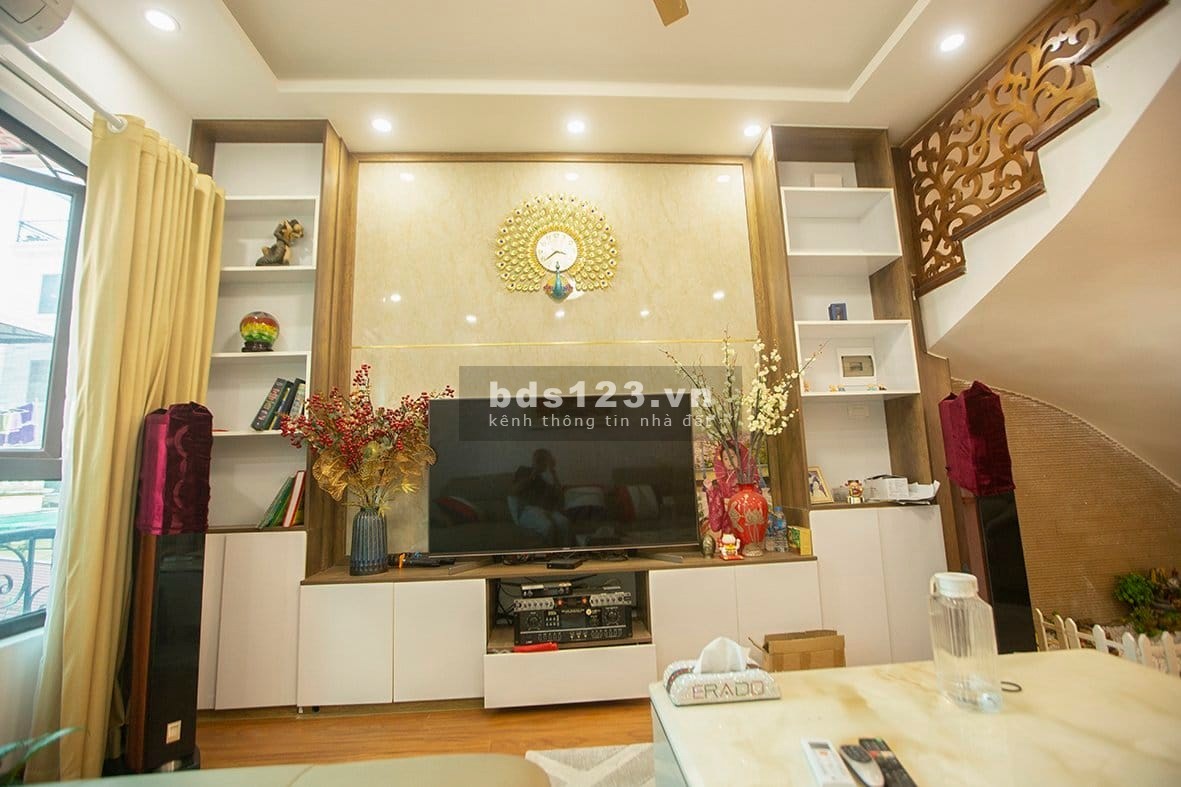 Bán nhà Ba Đình mới xây ba gác tránh nở hậu giếng trời tặng nội thất sổ chính chủ