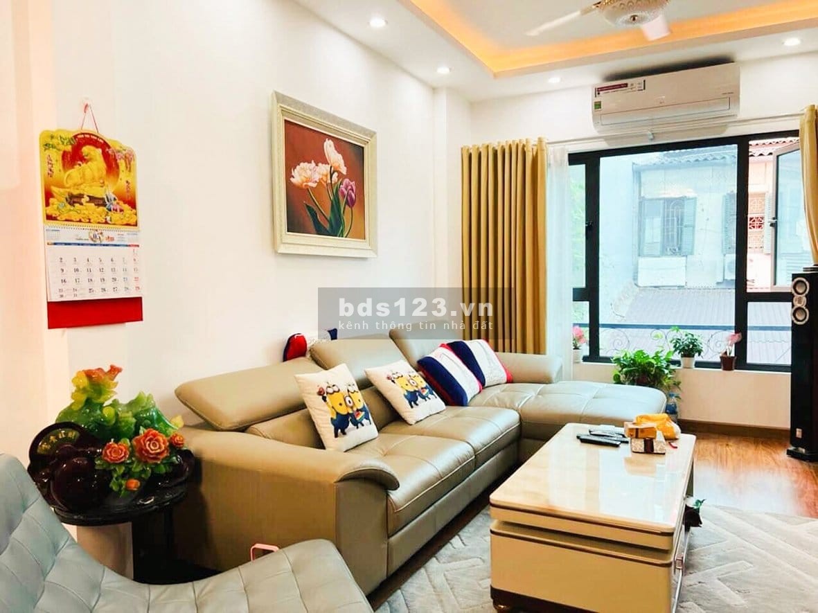 Bán nhà Ba Đình mới xây ba gác tránh nở hậu giếng trời tặng nội thất sổ chính chủ