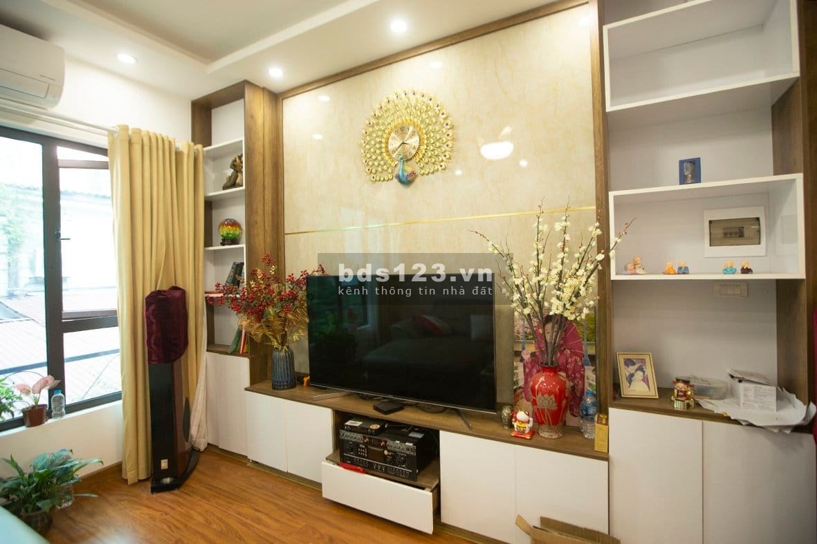 Bán nhà Ba Đình mới xây ba gác tránh nở hậu giếng trời tặng nội thất sổ chính chủ