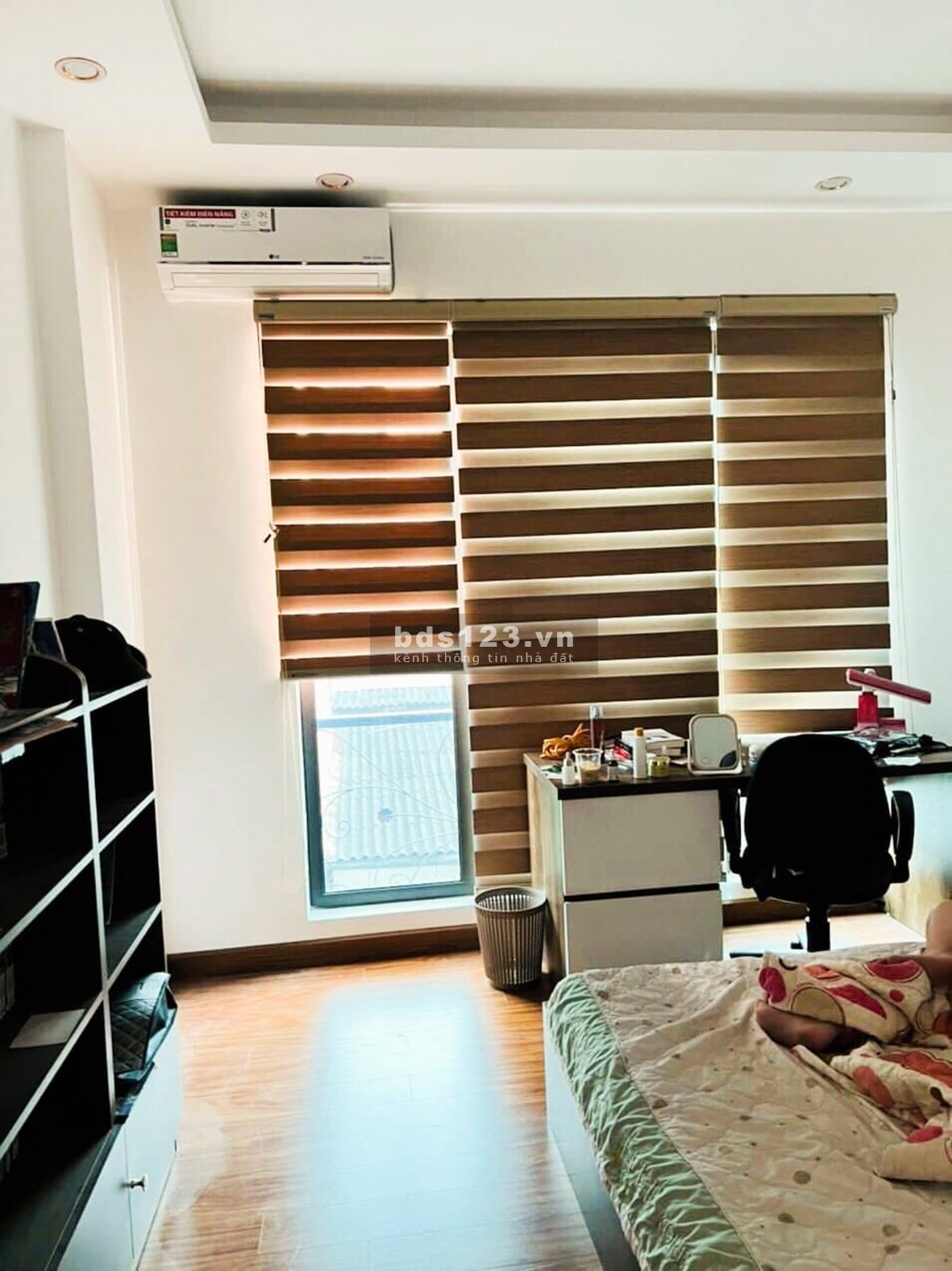 Bán nhà Ba Đình mới xây ba gác tránh nở hậu giếng trời tặng nội thất sổ chính chủ