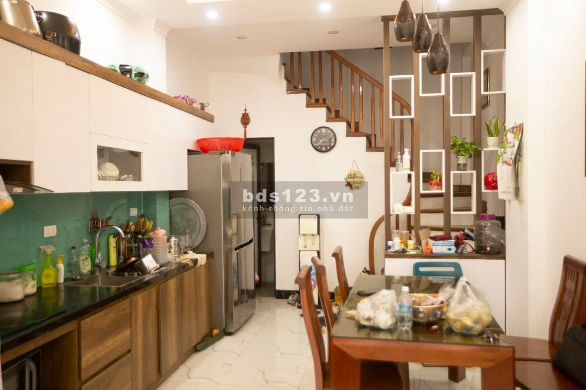 Bán nhà Ba Đình mới xây ba gác tránh nở hậu giếng trời tặng nội thất sổ chính chủ