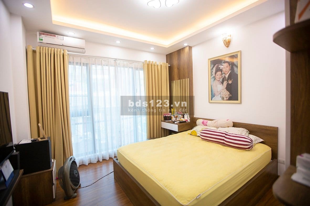 Bán nhà Ba Đình mới xây ba gác tránh nở hậu giếng trời tặng nội thất sổ chính chủ