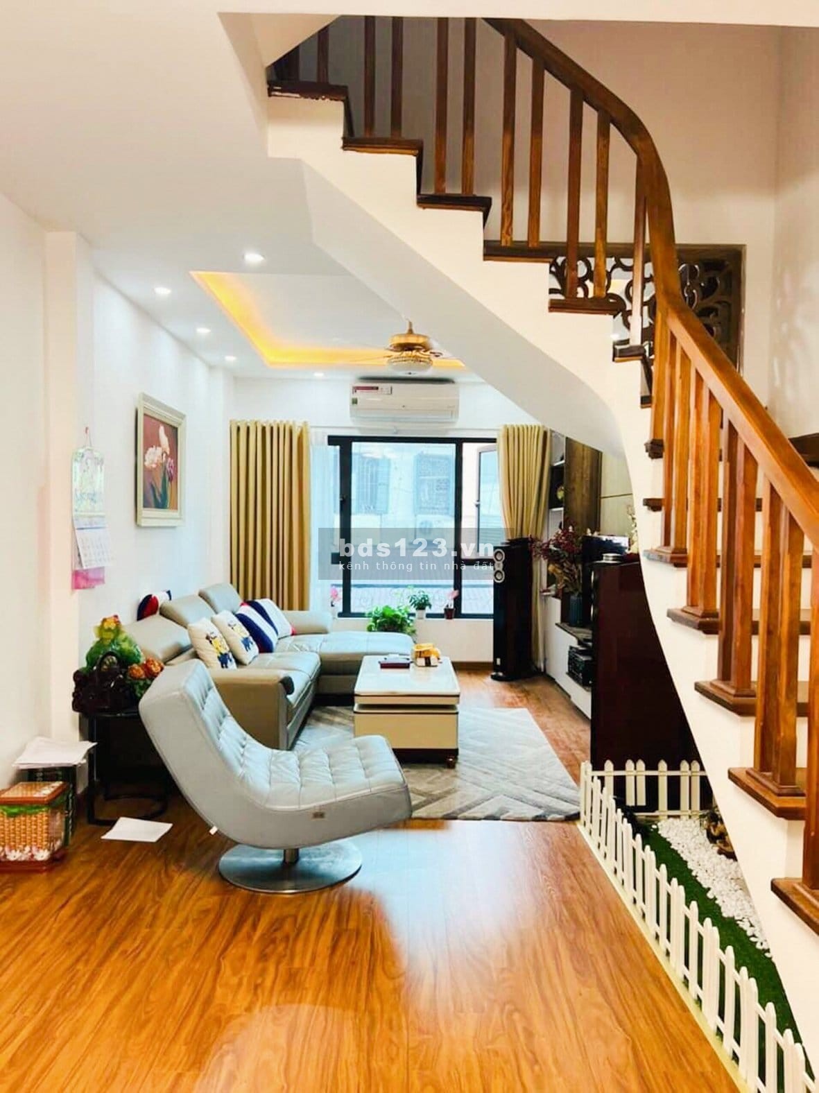 Bán nhà Ba Đình mới xây ba gác tránh nở hậu giếng trời tặng nội thất sổ chính chủ
