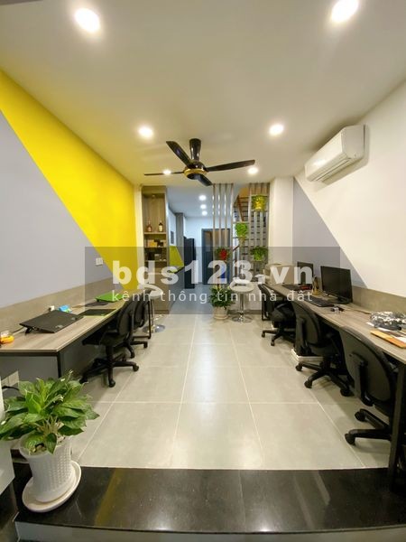 Chủ xuất cảnh cần bán gấp căn nhà hẻm xe hơi có thể ở hoặc cho làm văn phòng giá 8.3 tỷ