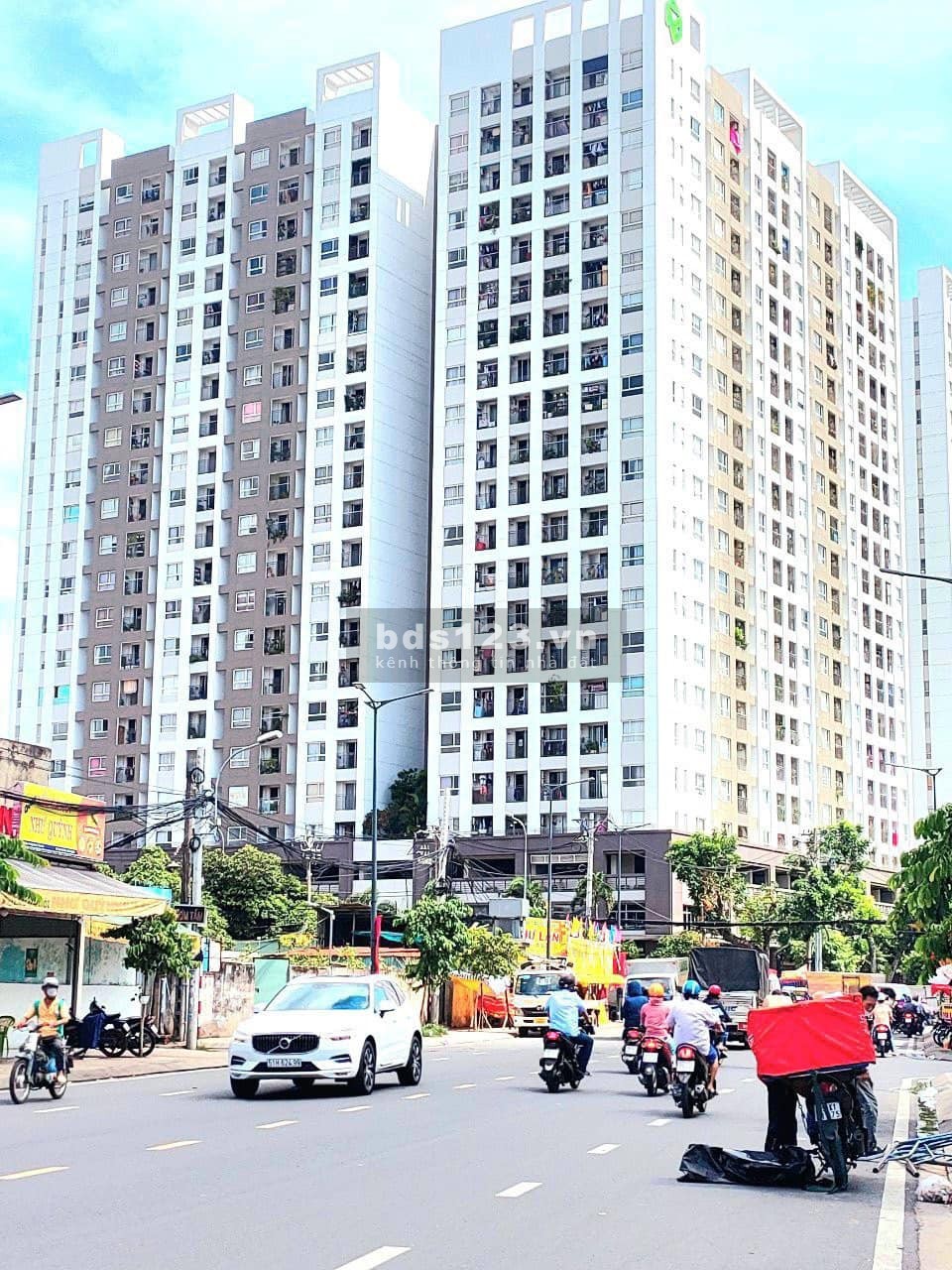Nhà cũ đường Hòa Bình, DT 44m² (4 x 11m), xe hơi vào nhà, giá chỉ 3,78 tỷ, không lộ giới