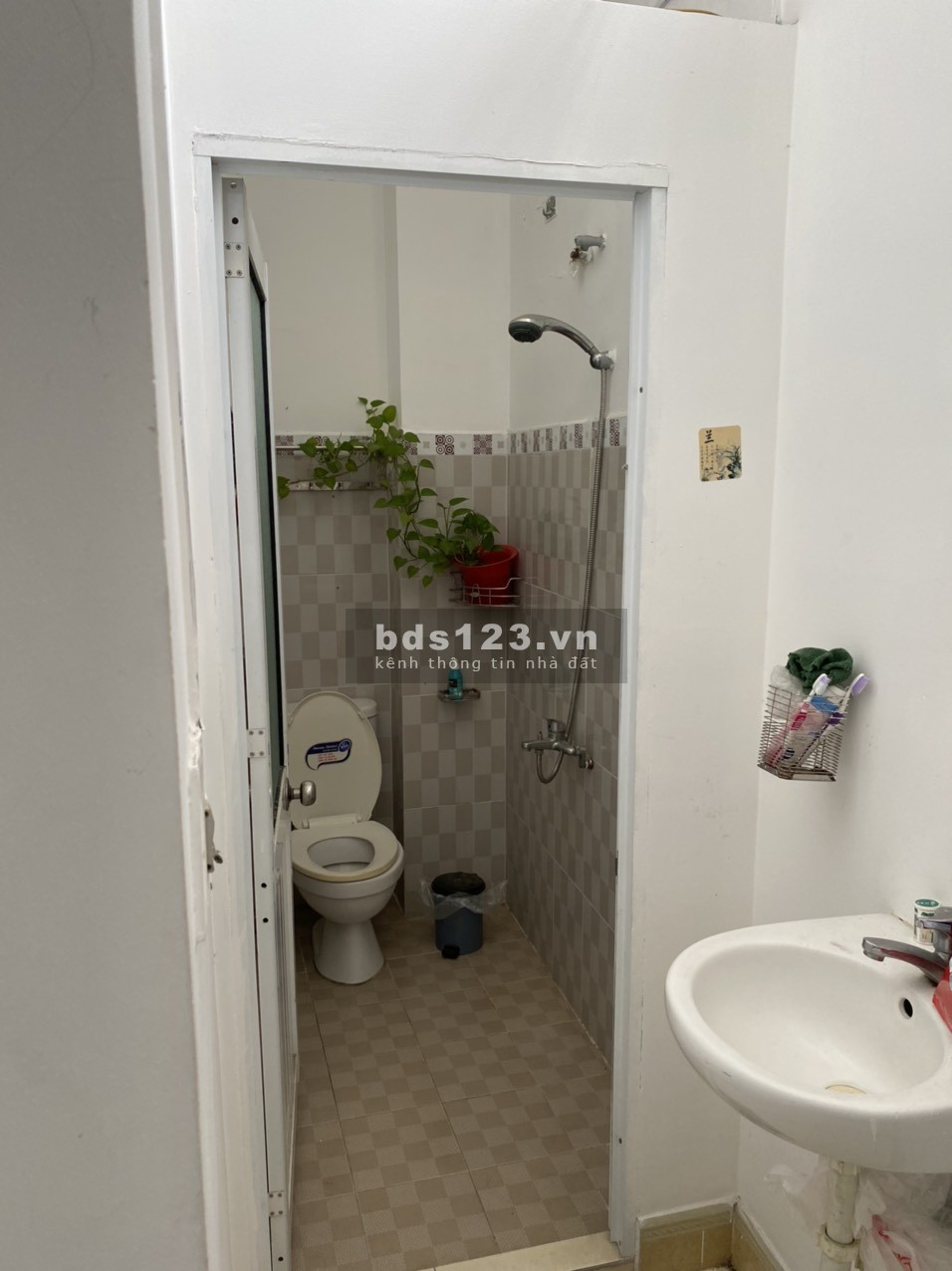 Bán nhà 2 tầng 2 mặt kiệt 572/65 Ông Ích Khiêm, khu an ninh