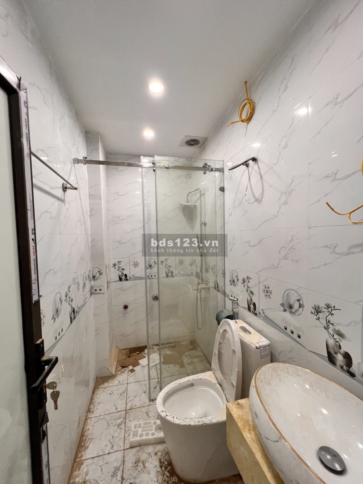 Cần bán nhà Ngõ 250 Khương Trung Quận Thanh Xuân 5 tầng mt 5m, giá 4,25 tỷ