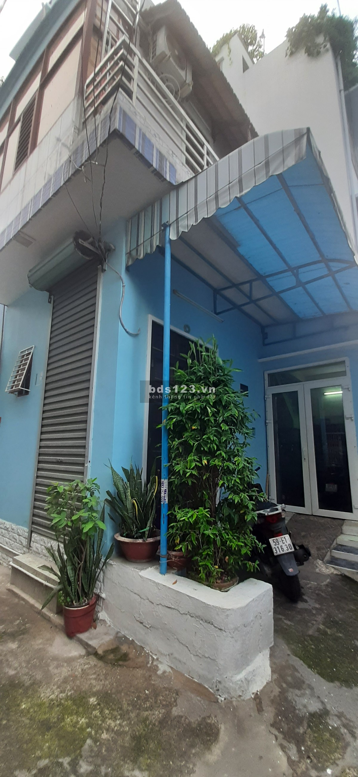 Chính chủ cho thuê nhà mặt tiền 1 trệt 1 lầu 2 nhà vệ sinh, điện nước riêng, giá tốt