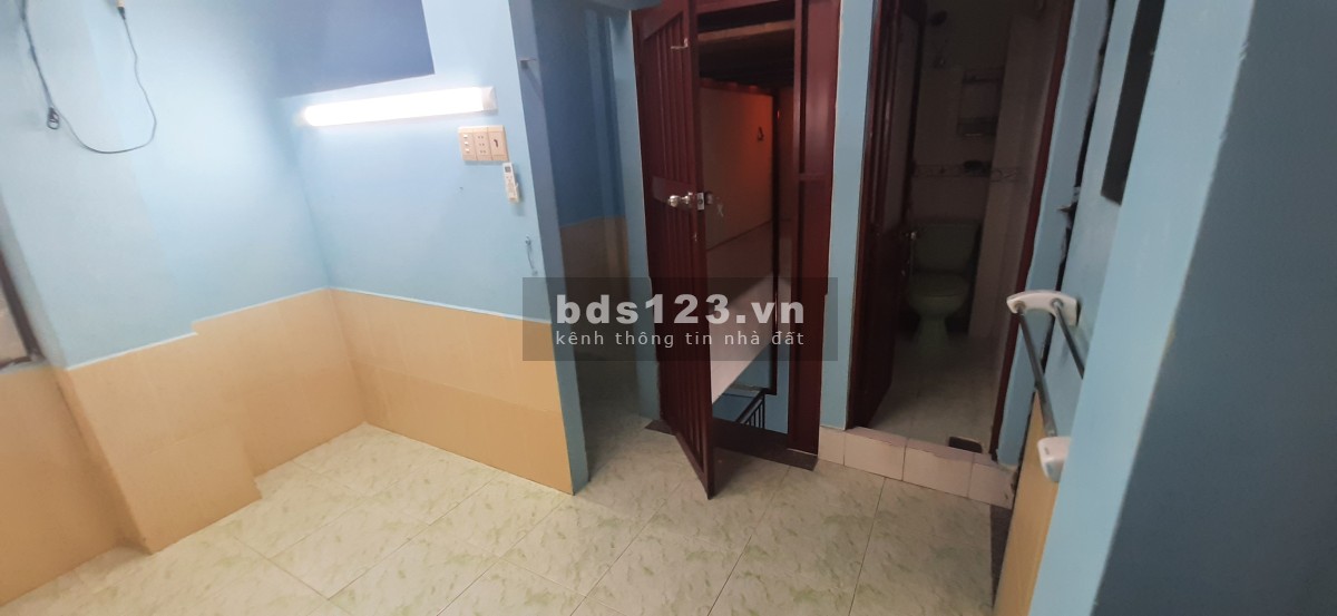 Chính chủ cho thuê nhà mặt tiền 1 trệt 1 lầu 2 nhà vệ sinh, điện nước riêng, giá tốt