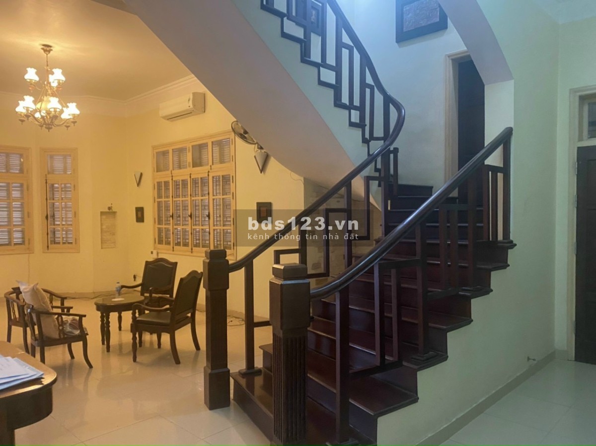 Bán nhà thiết kế chắc chắn đúc kiên cố DT 411m² x 3 tầng, LH 0915153369