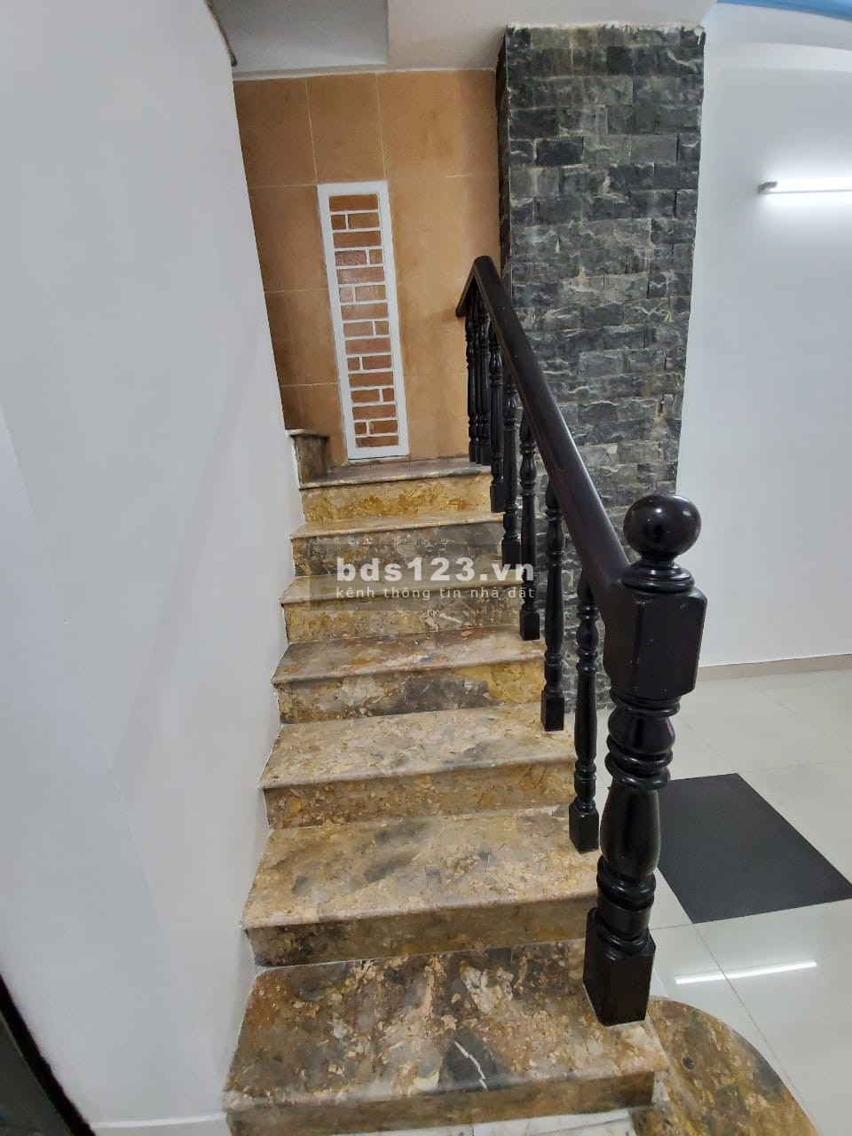 Nhà giá rẻ, hẻm thông vĩnh viễn, quận 10, gần chợ trường học, bệnh viện, nhiều tiện ích