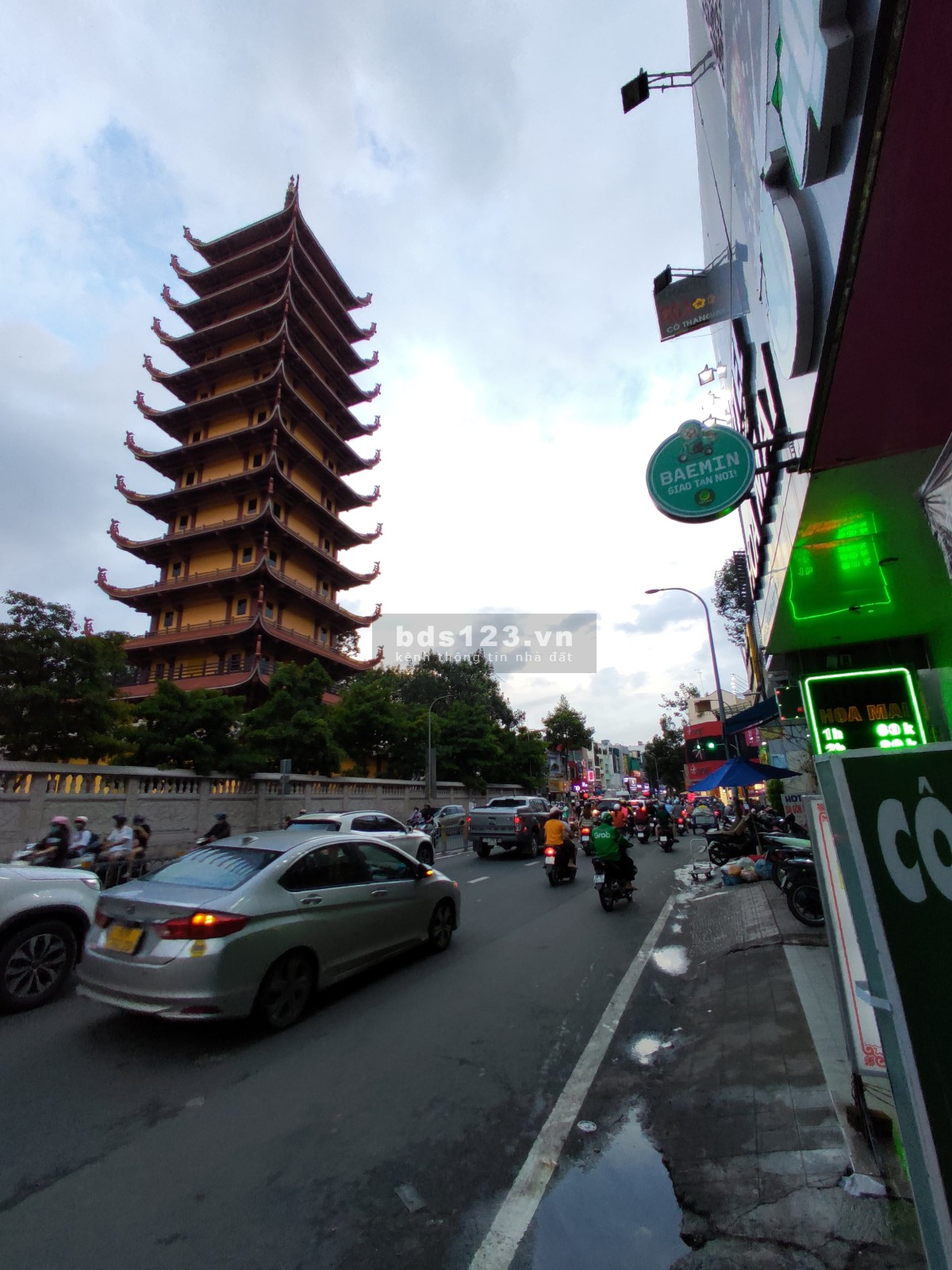 Cho thuê mặt bằng mặt tiền đường 725 Lê Hồng Phong Quận 10