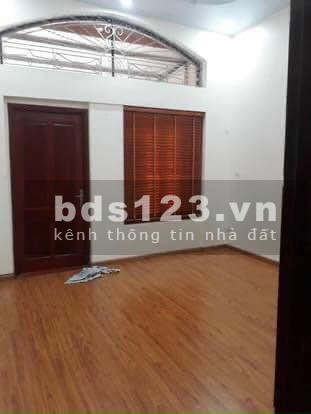 Chính chủ cần bán căn nhà 2 mặt tiền ngay ngã tư Cầu Cất, mặt sau có view hồ rất đẹp
