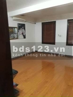 Chính chủ cần bán căn nhà 2 mặt tiền ngay ngã tư Cầu Cất, mặt sau có view hồ rất đẹp