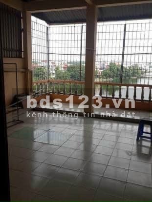 Chính chủ cần bán căn nhà 2 mặt tiền ngay ngã tư Cầu Cất, mặt sau có view hồ rất đẹp
