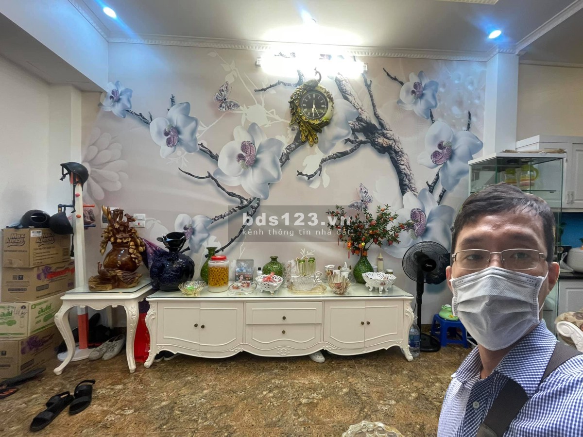 Bán gấp nhà Lạc Long Quân ven hồ Tây, gần phố lớn DT 48,5m², giá chỉ tầm 5 tỷ, LH 0865775442