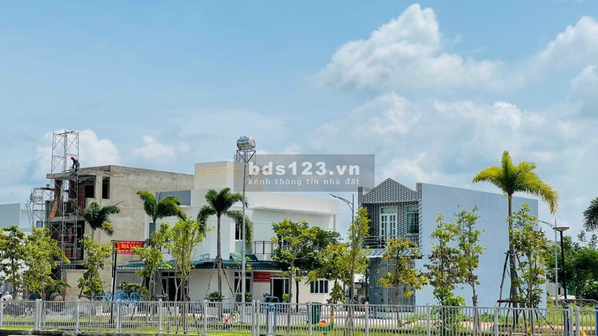Bán lô góc mặt tiền đường số 1 Gadden Riverside lh 0902967594
