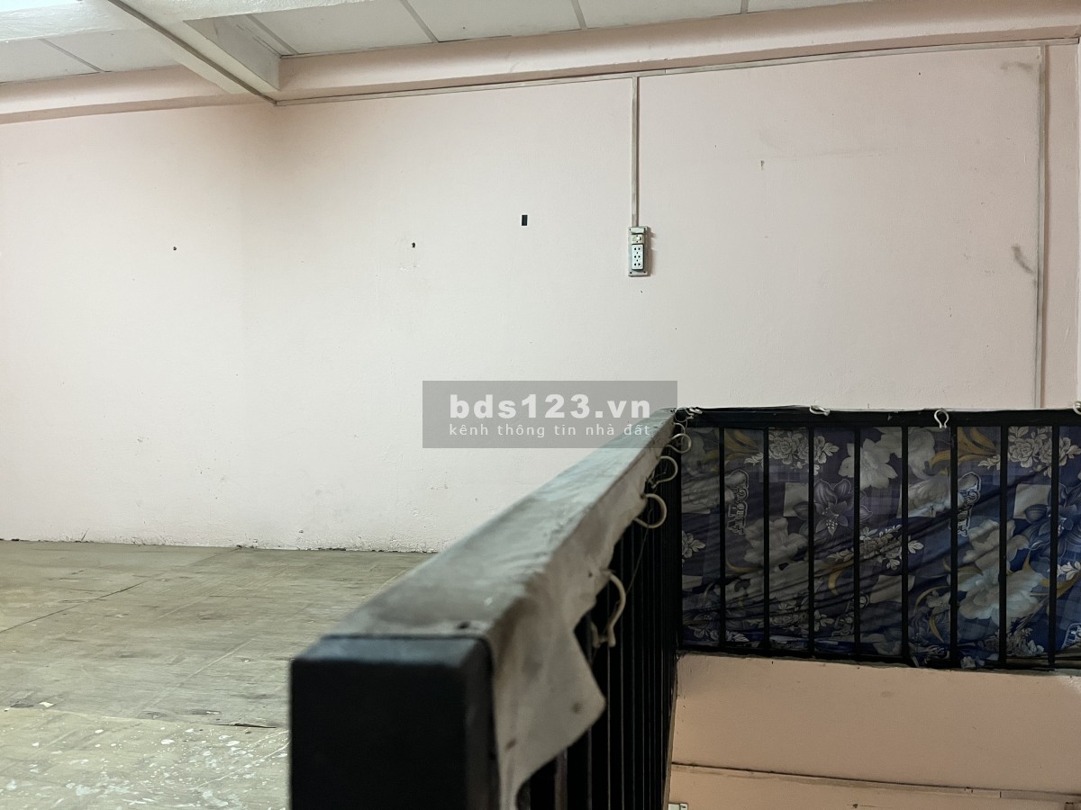 Cho thuê nhà trọ WC trong nhà gác lửng, tầng trệt, ngay chợ Hồ Ngọc Lãm