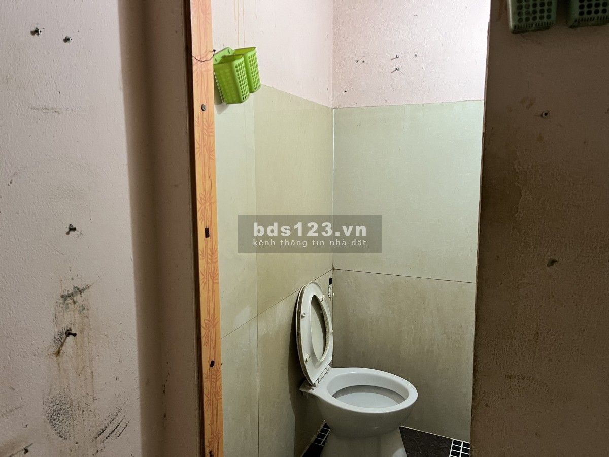 Cho thuê nhà trọ WC trong nhà gác lửng, tầng trệt, ngay chợ Hồ Ngọc Lãm