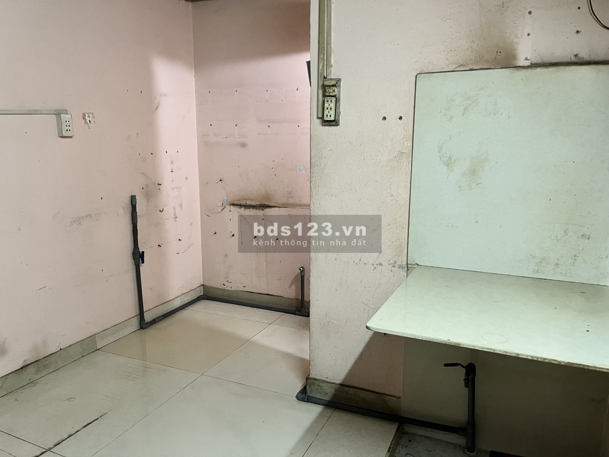 Cho thuê nhà trọ WC trong nhà gác lửng, tầng trệt, ngay chợ Hồ Ngọc Lãm