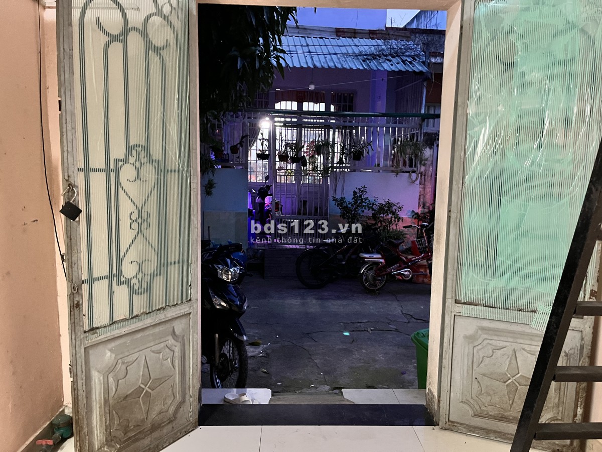 Cho thuê nhà trọ WC trong nhà gác lửng, tầng trệt, ngay chợ Hồ Ngọc Lãm