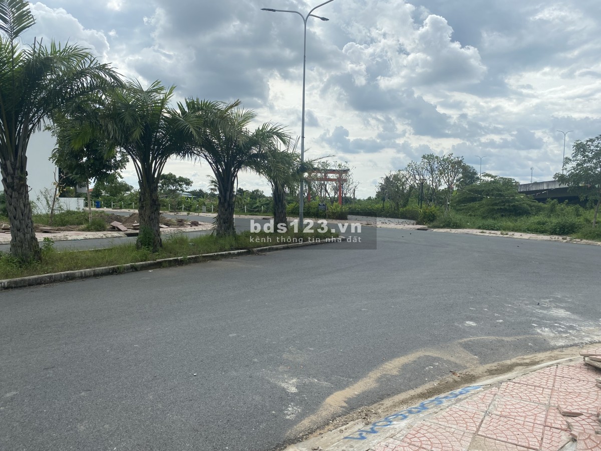 Đầu tư lướt sóng xin bỏ qua bài đăng này. Người có tầm nhìn đừng bỏ lỡ! Đất 5x18 ngay chợ Hưng Long