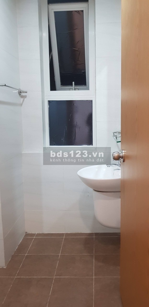 Chính chủ cần bán nhanh chung cư Starlight Q6 2PN , căn góc 2 view thoáng đẹp chỉ 2 tỷ hơn