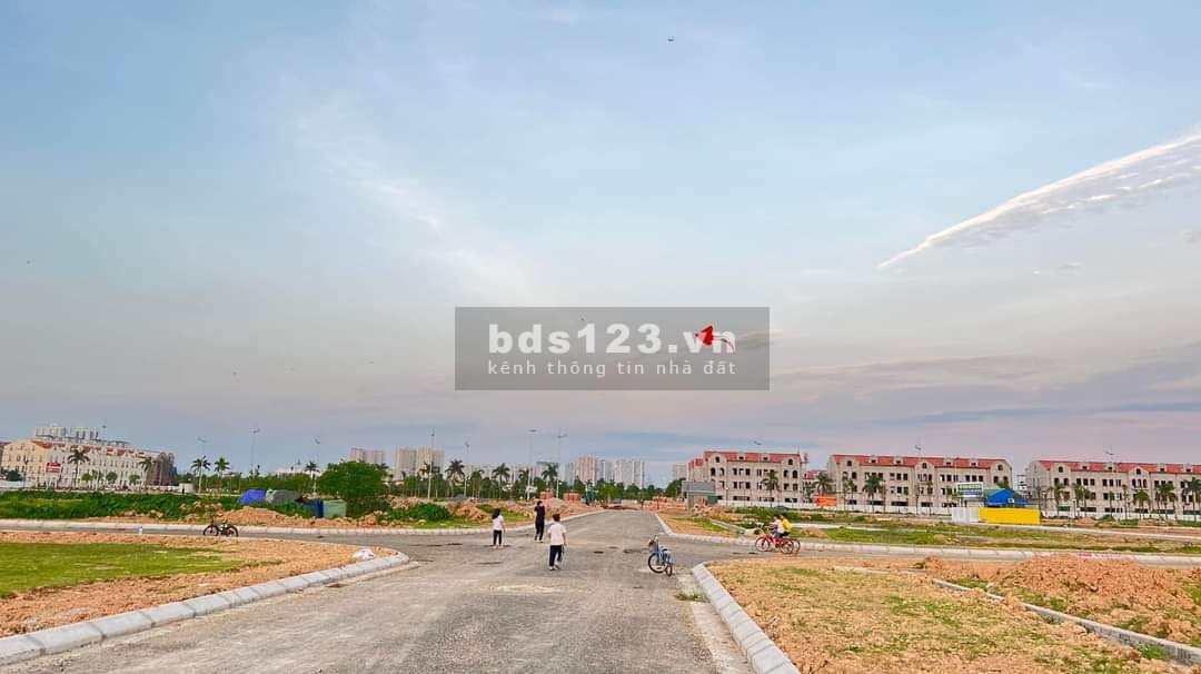Đất kinh doanh vị trí siêu đẹp, đất đang cần bán gấp, lh 0822899699