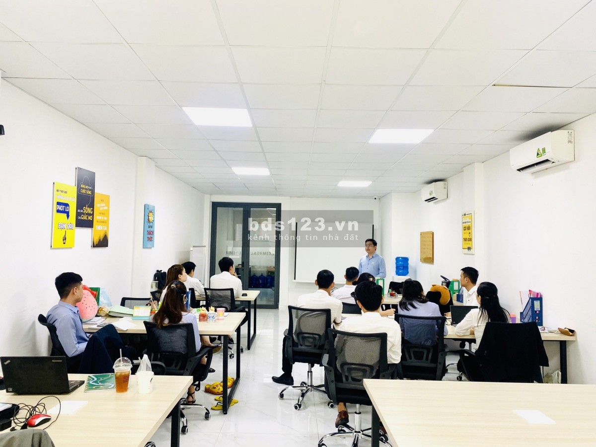 BÉ 18 TUỔI CHO THUÊ VĂN PHÒNG MẶT TIỀN ĐƯỜNG QUẬN 2 XỊN XÒ