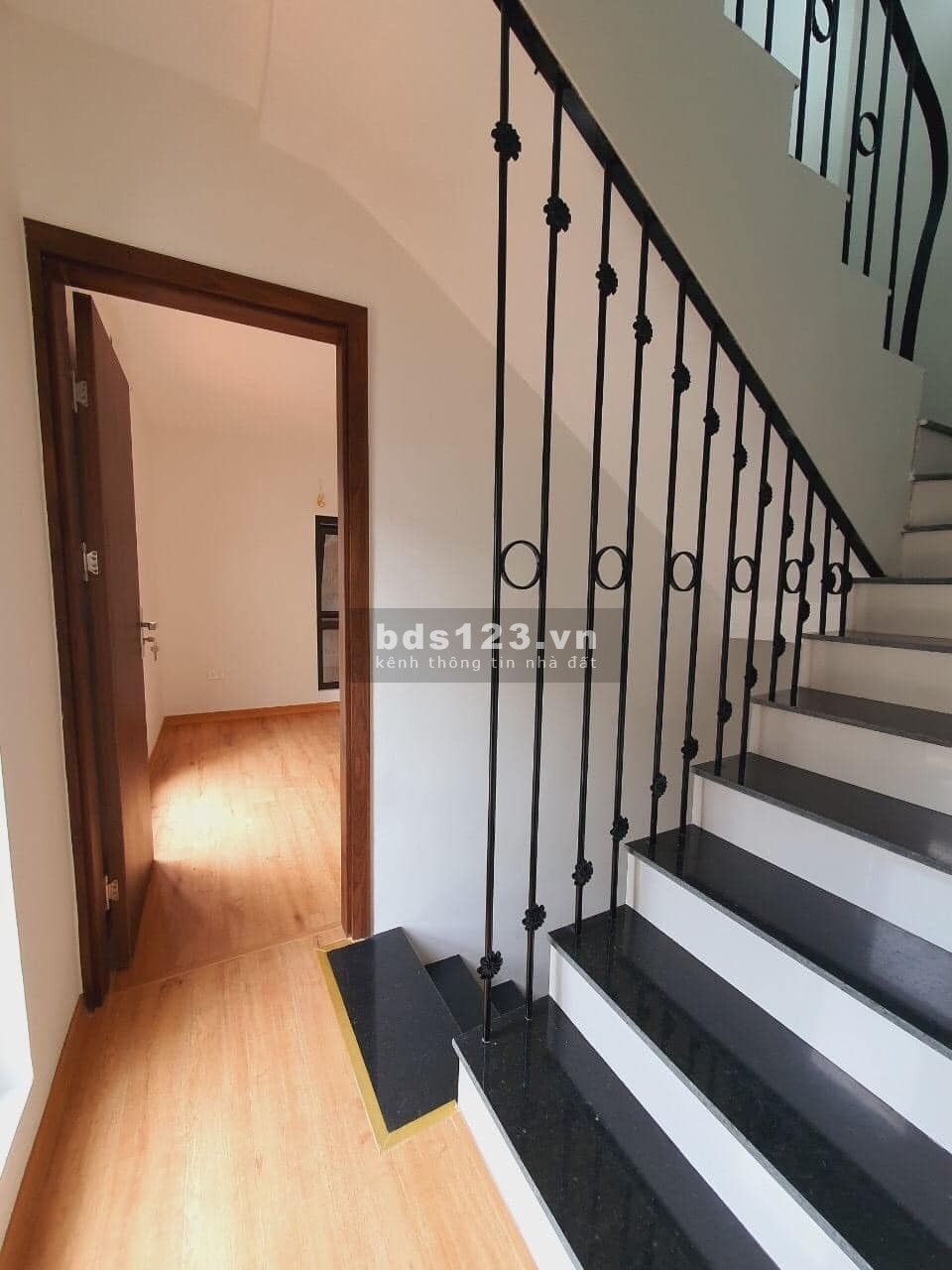 Bán nhà Thái Hà, ngõ rộng ô tô vào nhà, 5 PN, DT 35m² x 4 tầng, MT 3,4m giá bán chỉ 8,6 tỷ