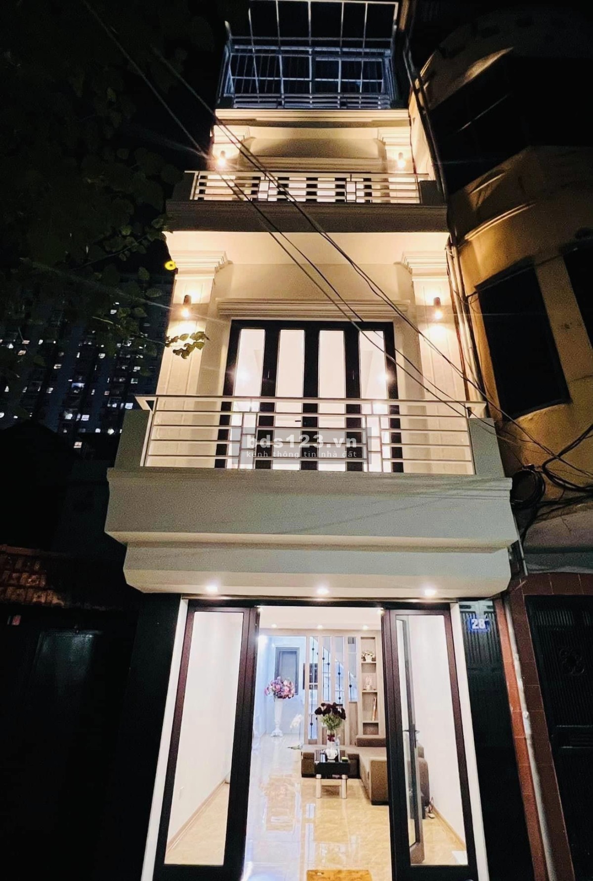 Bán nhà Thái Hà, ngõ rộng ô tô vào nhà, 5 PN, DT 35m² x 4 tầng, MT 3,4m giá bán chỉ 8,6 tỷ