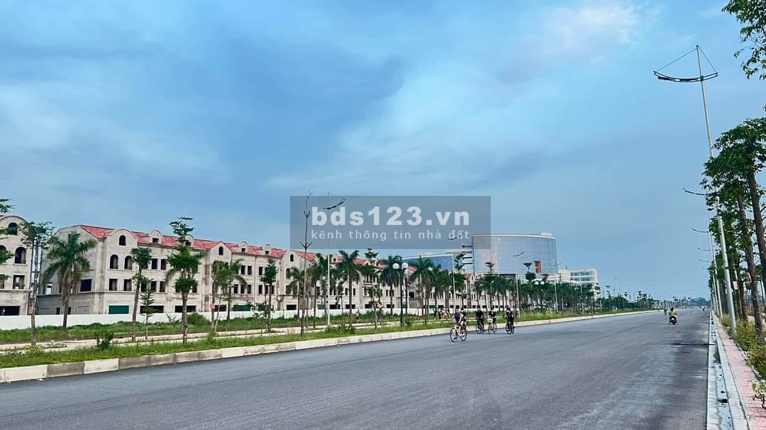 Đất kinh doanh vị trí siêu đẹp, đất đang cần bán gấp, lh 0822899699