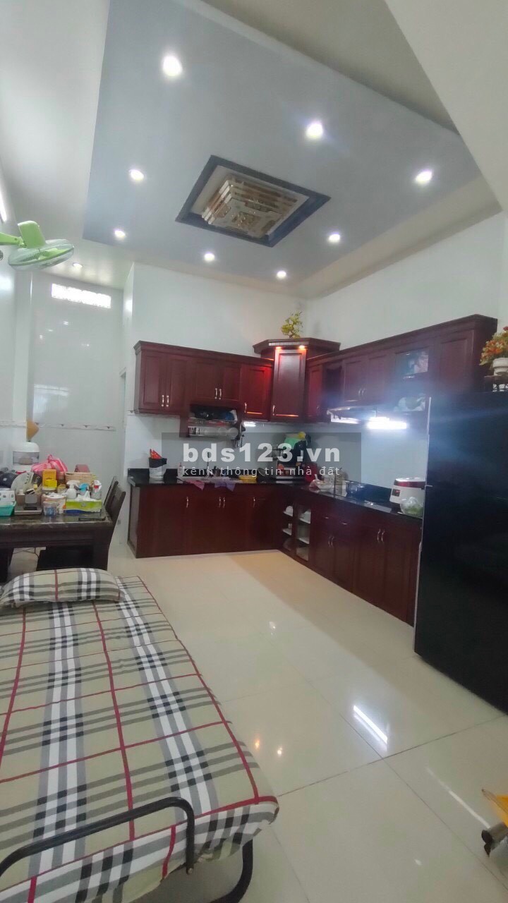Bán nhà 1 lầu 1 sân thượng hẻm xe hơi Lưu Hữu Phước P15 Quận 8