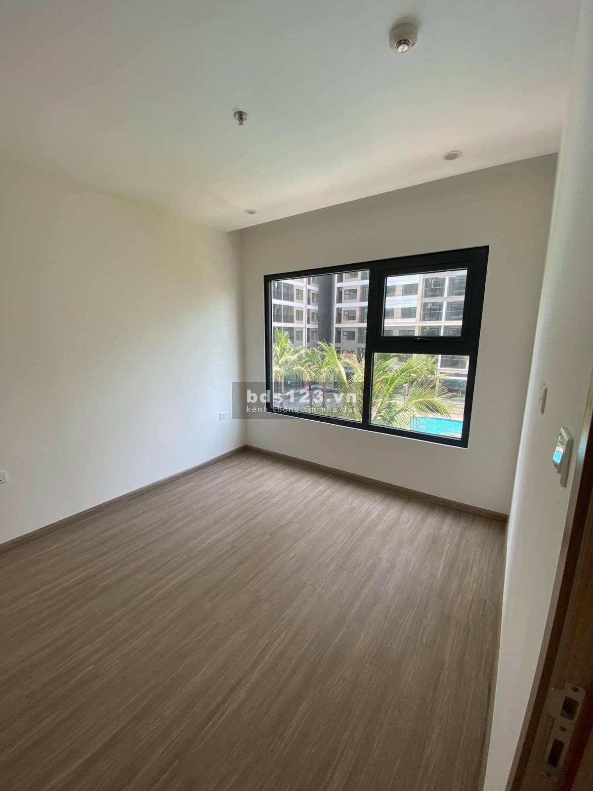 Chính chủ cần bán nhanh căn hộ 3PN2VS giá siêu rẻ chỉ 2.35 tỷ Vinhomes Ocean Park.