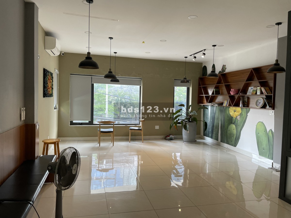 Cho thuê văn phòng lớn nguyên tầng trên lầu dt 50m2, giá 8 triệu/tháng