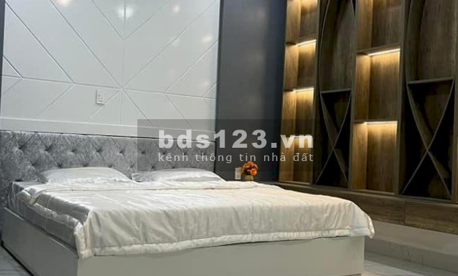 Cần bán gấp nhà 2 tầng Trần Phú gần trường Nguyễn Chí Thanh dt 110m2, đường 15m