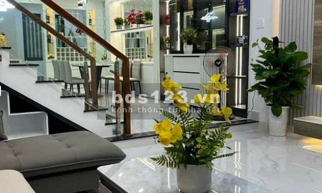 Cần bán gấp nhà 2 tầng Trần Phú gần trường Nguyễn Chí Thanh dt 110m2, đường 15m