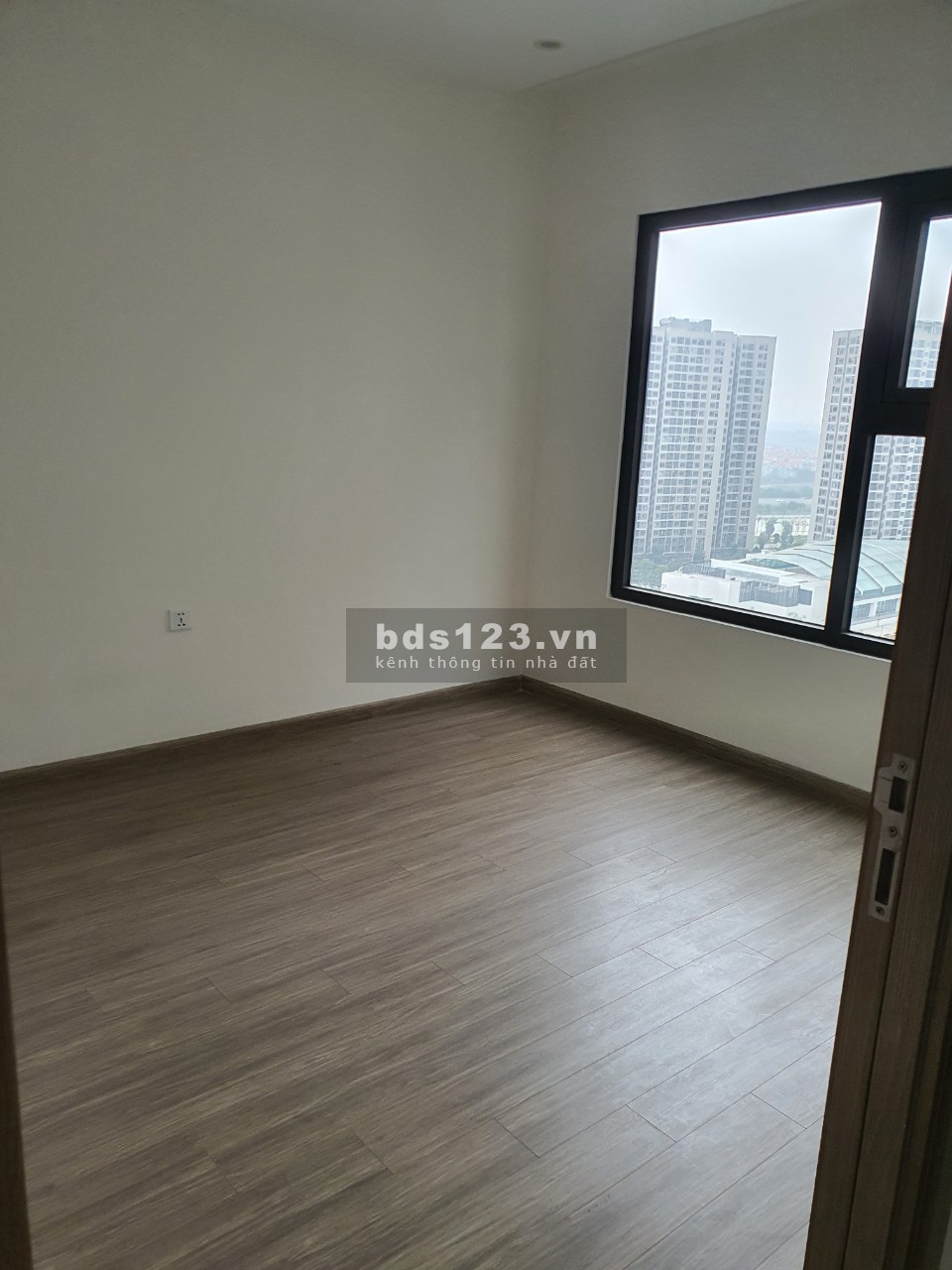 Chính chủ cần bán nhanh căn hộ 3PN2VS giá siêu rẻ chỉ 2.35 tỷ Vinhomes Ocean Park.
