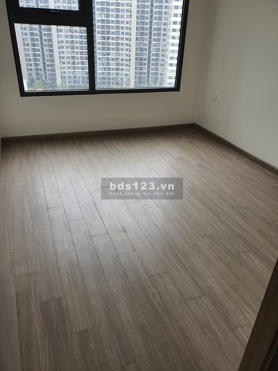 Chính chủ cần bán nhanh căn hộ 3PN2VS giá siêu rẻ chỉ 2.35 tỷ Vinhomes Ocean Park.