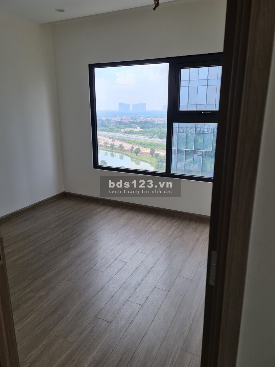 Cần tiền kinh doanh gia đình cần bán gấp căn hộ 2PN2VS giá cực rẻ chỉ 1.9 tỷ Vinhomes Ocean Park