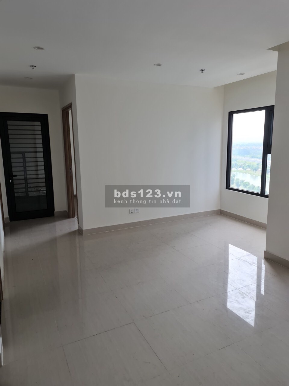 Cần tiền kinh doanh gia đình cần bán gấp căn hộ 2PN2VS giá cực rẻ chỉ 1.9 tỷ Vinhomes Ocean Park