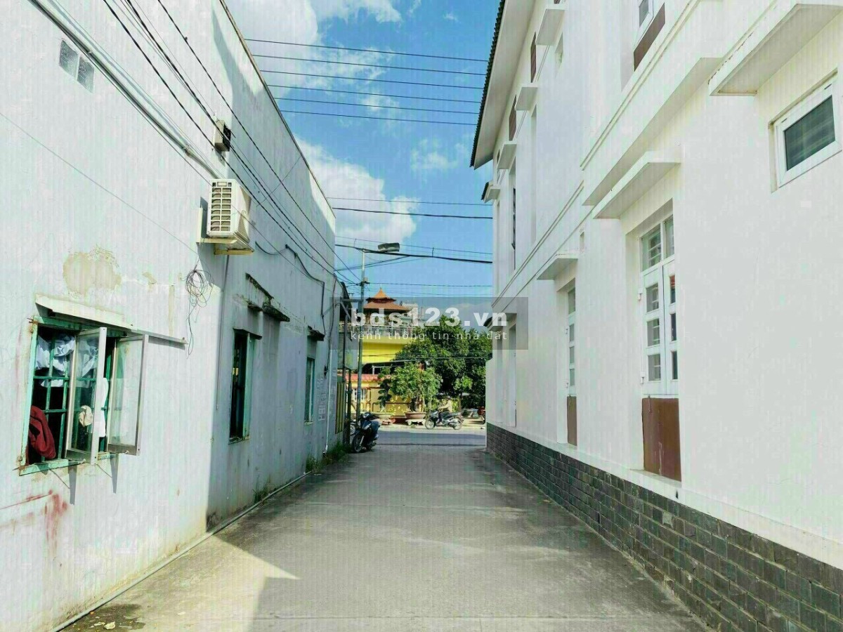 Đất view hồ giá rẻ dt 1038m2 (400m2 thổ) chỉ 561 triệu, ngay kdc, gần kcn Chơn Thành lh 0901.775.755