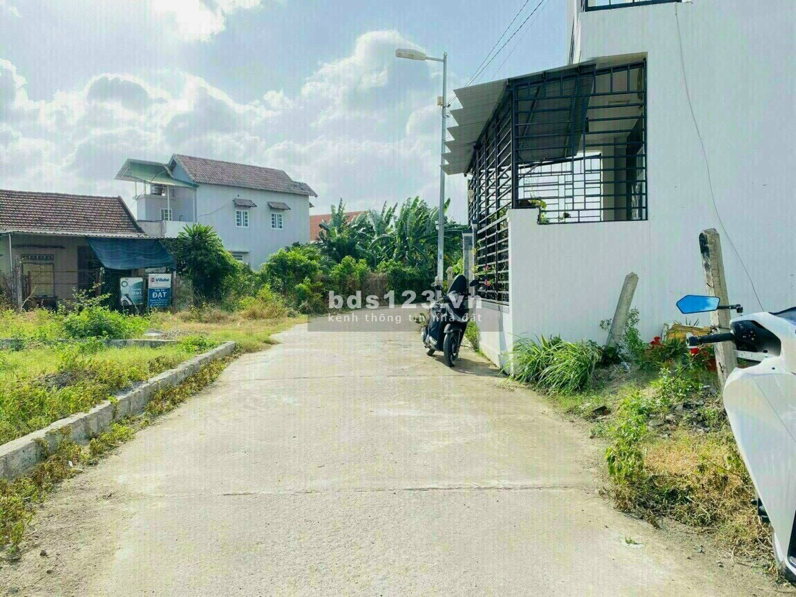 Đất view hồ giá rẻ dt 1038m2 (400m2 thổ) chỉ 561 triệu, ngay kdc, gần kcn Chơn Thành lh 0901.775.755